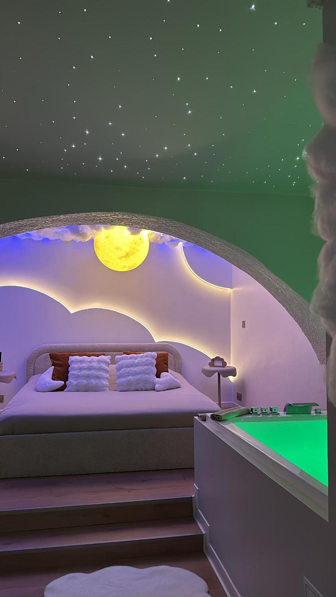 Moon Room, Nuit Insolite - Ollioules Toulon Var Bagian luar foto