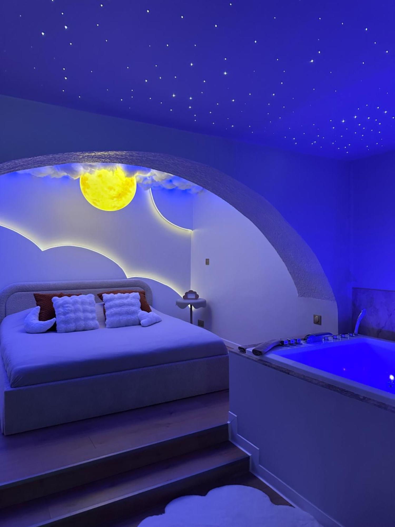 Moon Room, Nuit Insolite - Ollioules Toulon Var Bagian luar foto